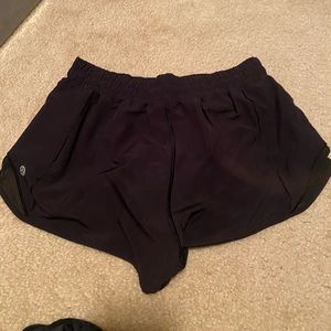 lululemon hotty hot shorts 2.5